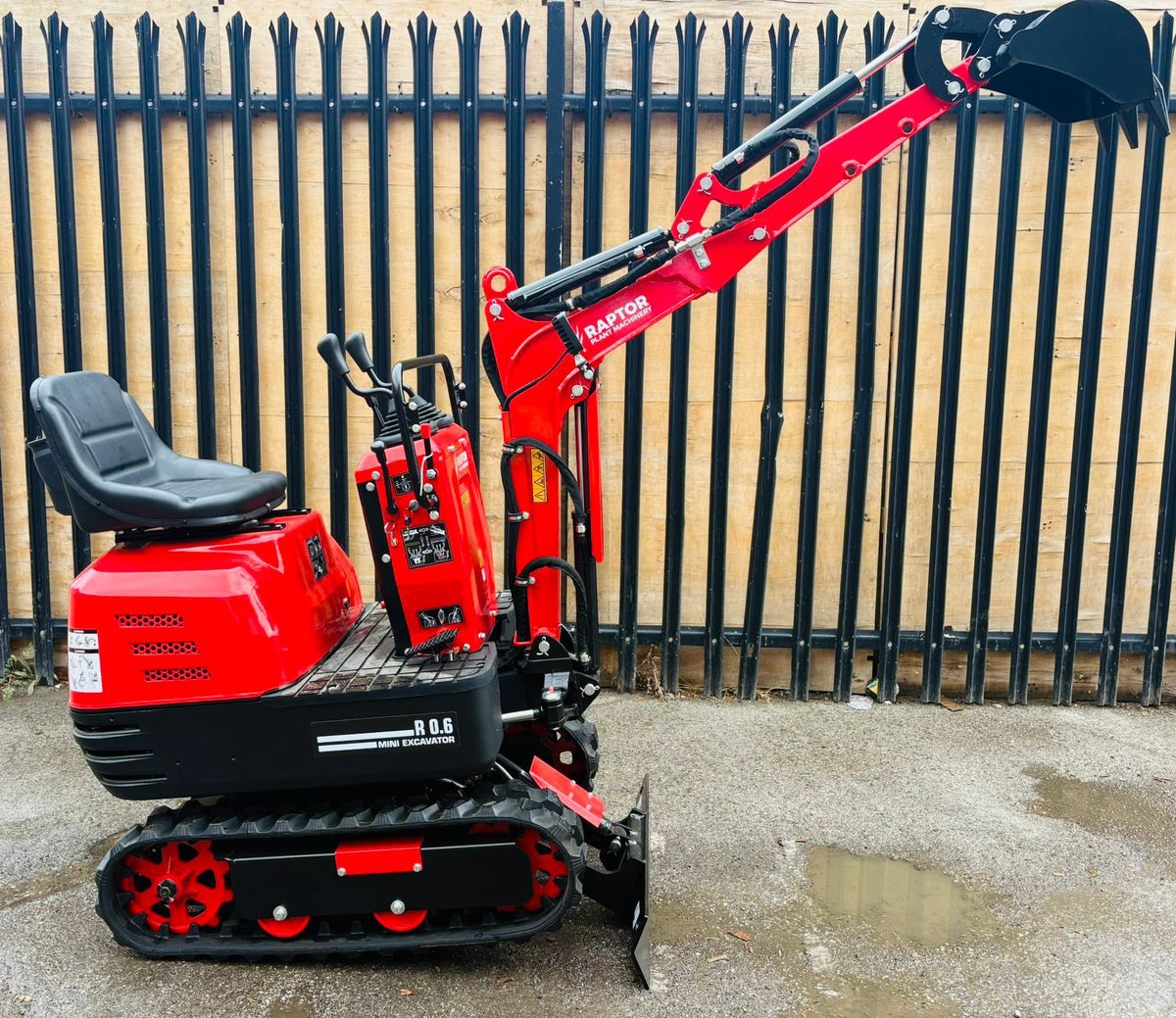 R-0.6 Mini Excavator
